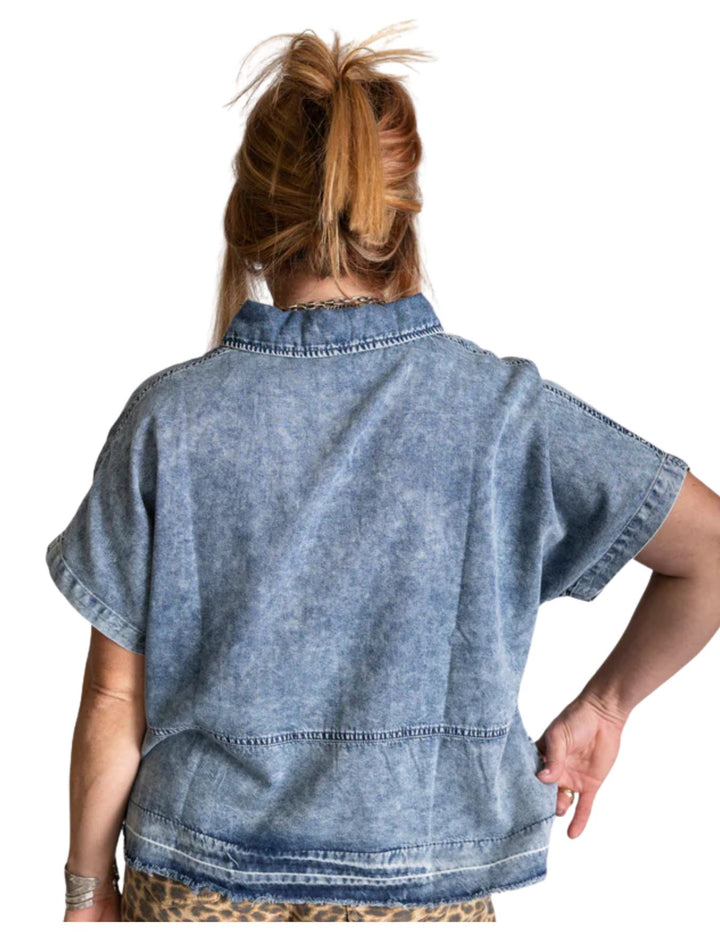 2 Fly Co. Womens Mane Attraction Short Sleeve Shirt